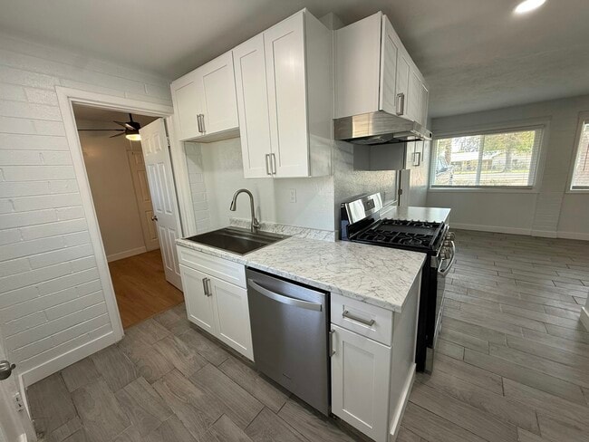 Photo - 2206 W Vista Ave Unit B
