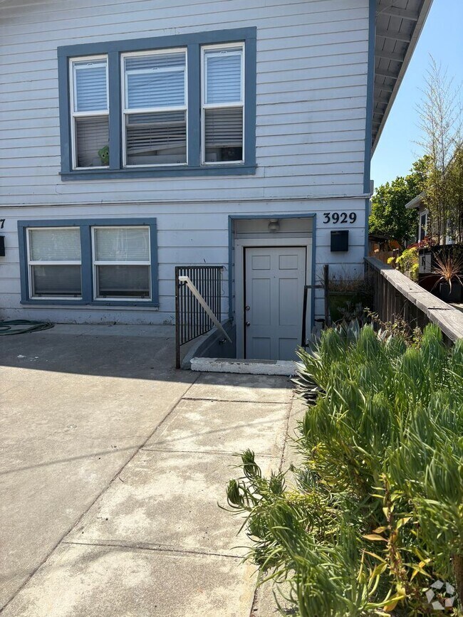 Building Photo - 3927-3929 Ruby St Unit 3929 Ruby St Rental