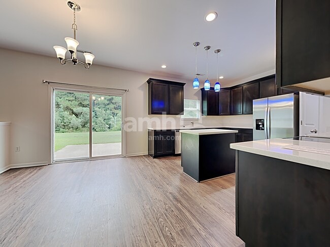 Photo - 106 Vango Dr