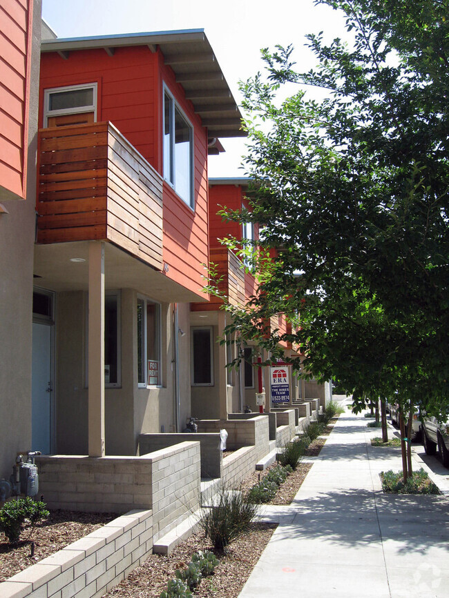 Building Photo - Charming Townhome in Escondido – Now Ready...