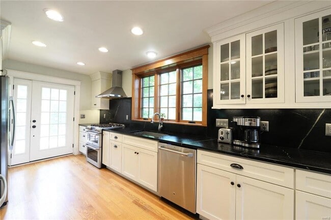 Photo - 418 Carswold Dr