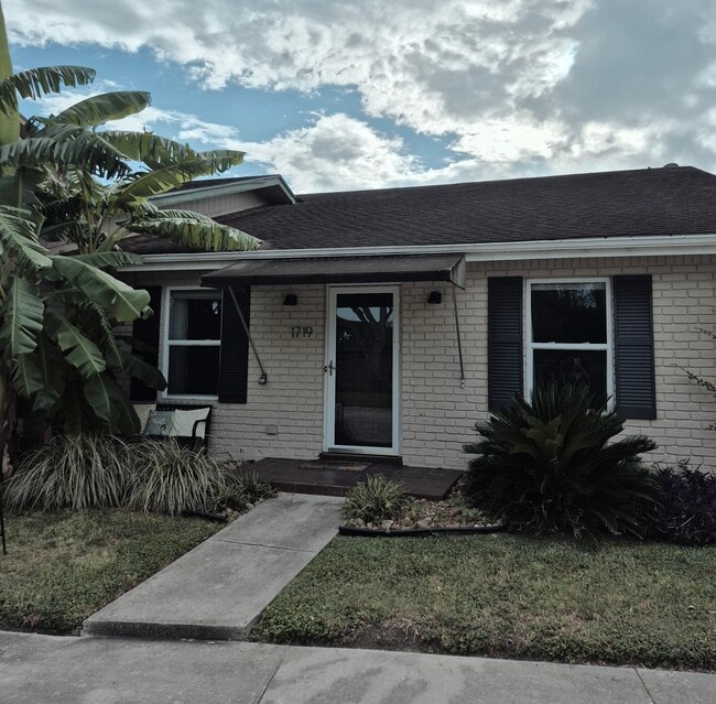 Photo - 1719 Brazo Cir