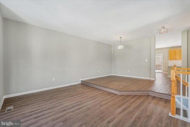 Photo - 43771 Maison Blanc Square