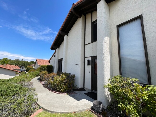 Building Photo - Mesa Circle Drive Townhouse with Loft!