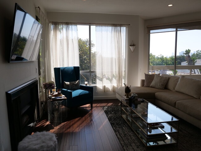 Unidad de esquina - 8960 Cynthia St Unidad 111