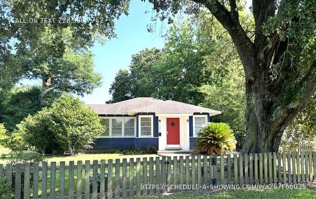 Building Photo - 1323 3rd St