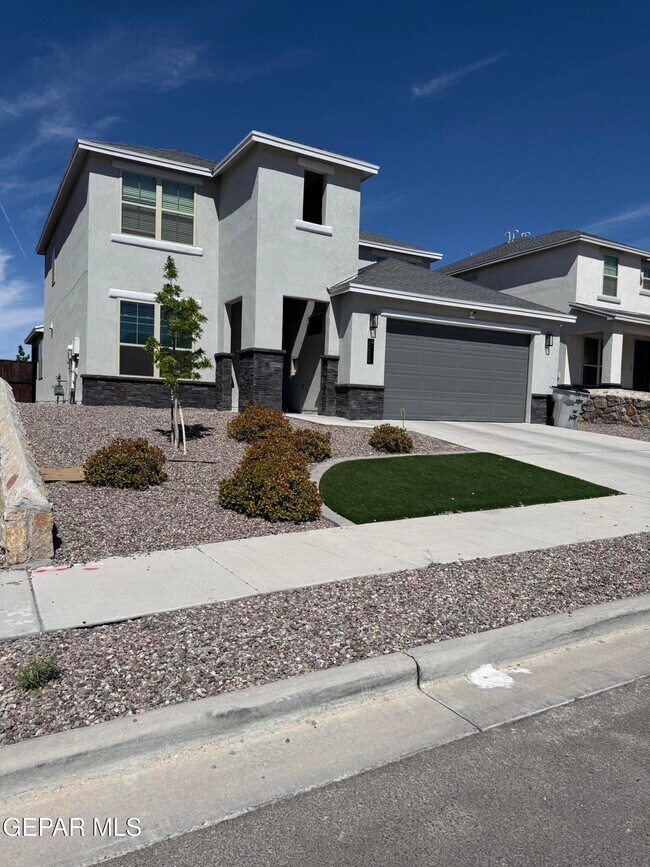 Photo - 2233 Sandstone Pl