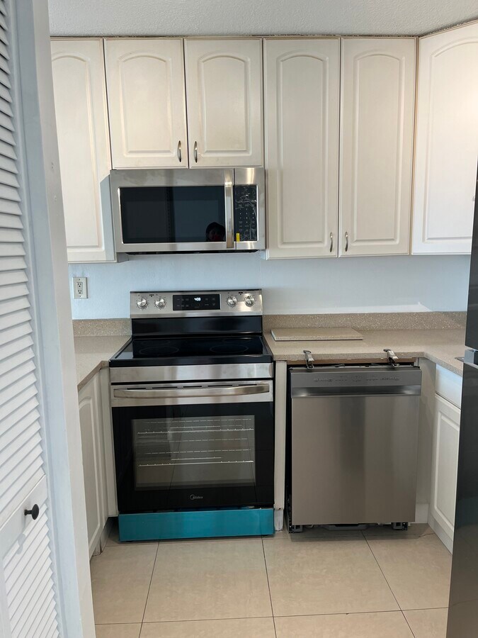 Photo - 600 NE 25th St Unit Riviera Tower 51 LLC