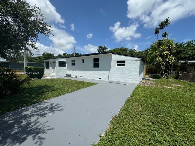 Photo - 5801 NW 11th Ave Unidad A