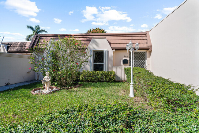 Building Photo - 7417 Twin Sabal Dr Rental