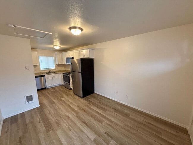 Photo - 3357 Portland Rd NE Unit #5