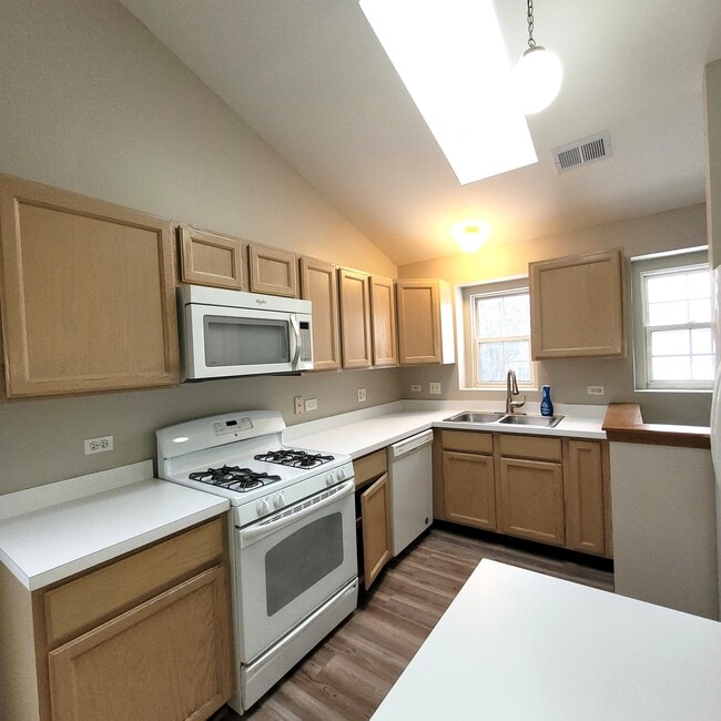 Photo - 1934 Heron Ave