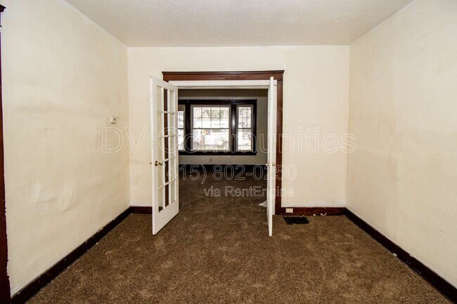 Photo - 9711 Parmelee Ave