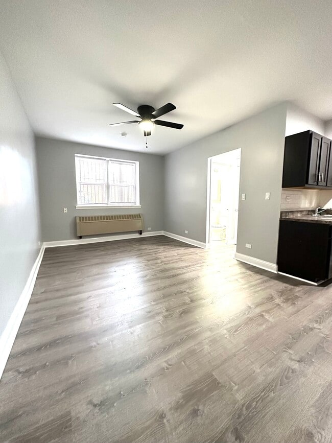 4031 Kenmore Sample 4 - May 10 - 4031 N Kenmore Apartments