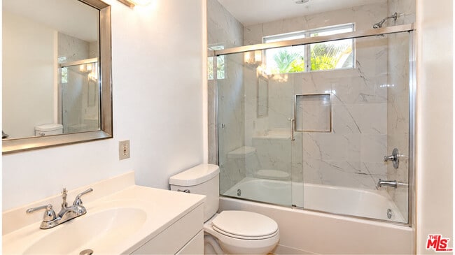 633 Hayworth Ave Unit 3