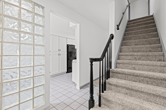 Photo - 546 Carriage Cir