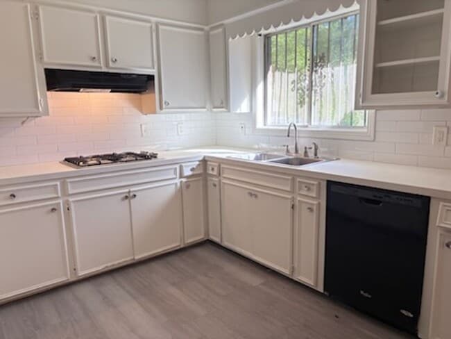 Photo - 5408 Keele St