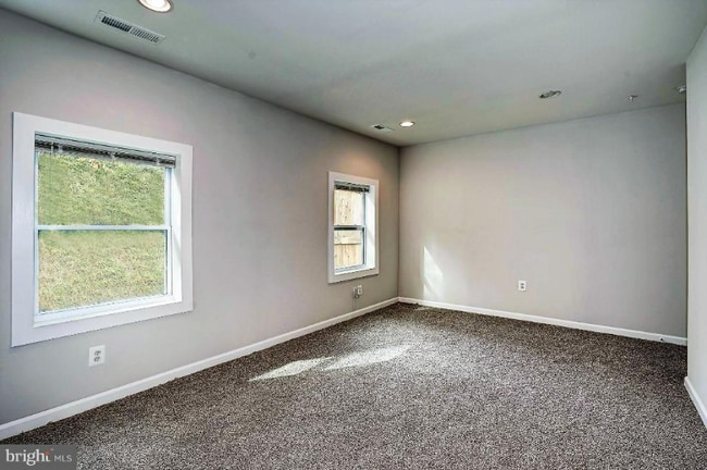 Photo - 319 Burns St SE