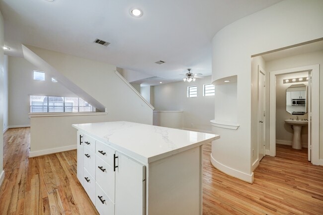 Photo - 2705 Rutland St