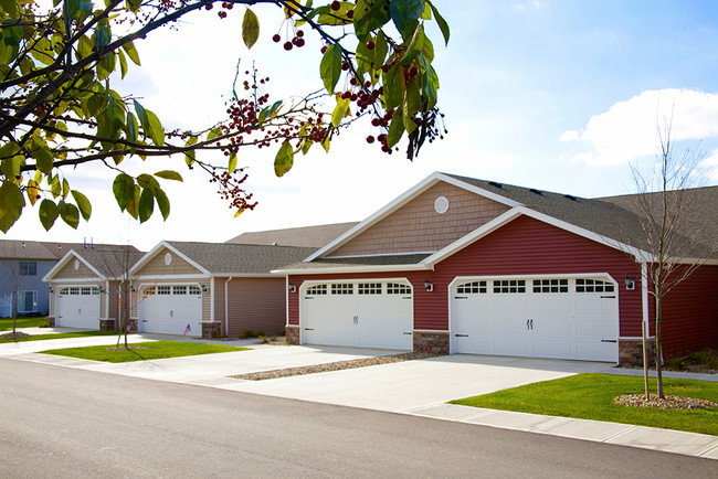 Charming Neighborhood Setting - Redwood Kent Townhomes