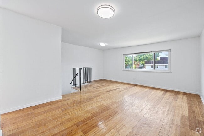 Building Photo - 657 Evergreen Ave Rental