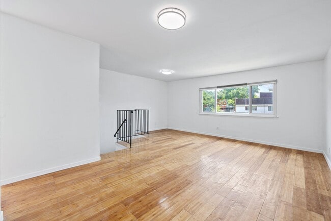 Photo - 657 Evergreen Ave Apartamento