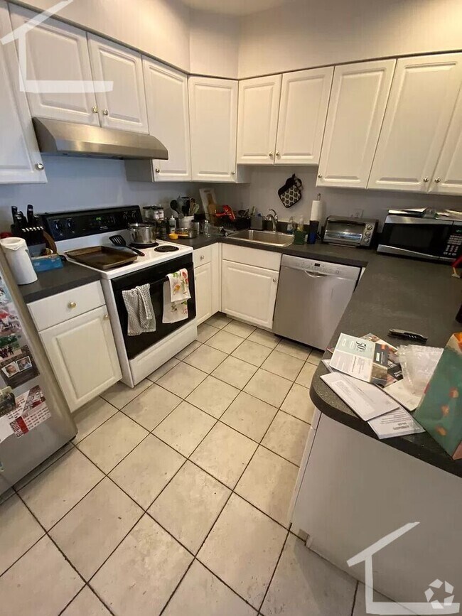 Building Photo - HUGE 4 BED/3 BATH ON ALLSTON/BRIGHTON LINE... Rental