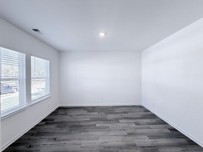 Photo - 522 Red Dragon Dr