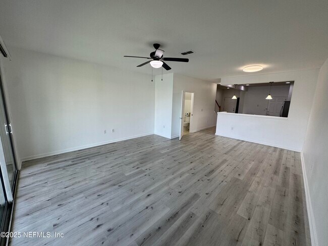 Photo - 6798 Roundleaf Dr