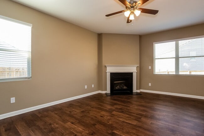 Photo - 107 Woodbridge Trl