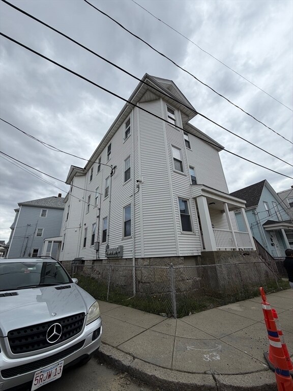 Building Photo - 69 Jencks St Unit 2
