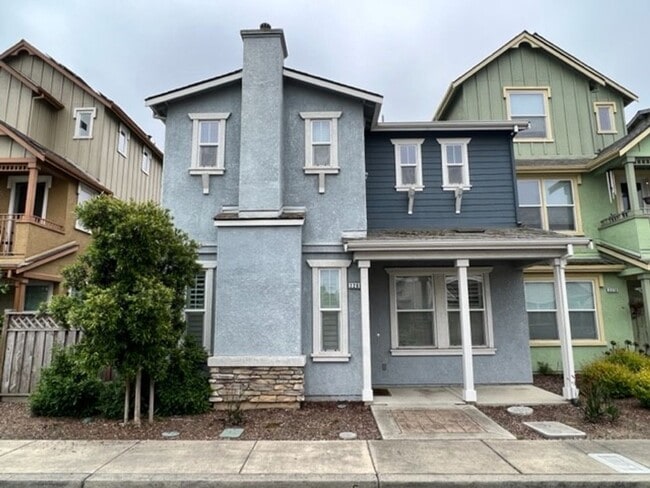 Building Photo - MODERN AND CONVENIENT 3 BR/2.5 BA LIVING I... Rental