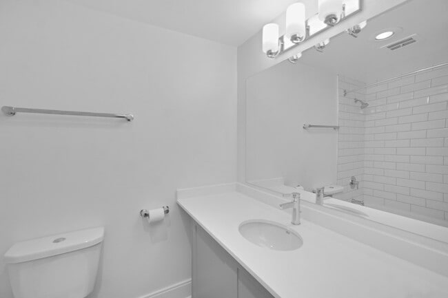 Photo - 1160 Esquimalt Road