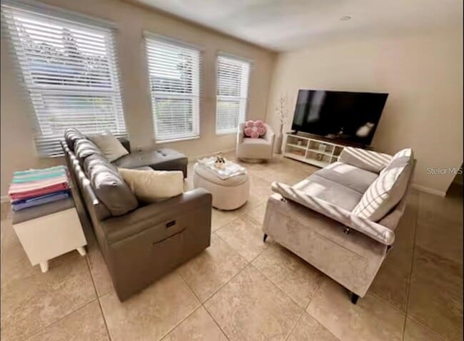 Photo - 1281 Maple St SW