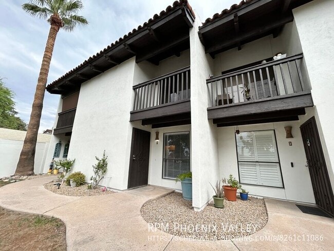 Building Photo - 1702 E Ocotillo Rd Unit 2