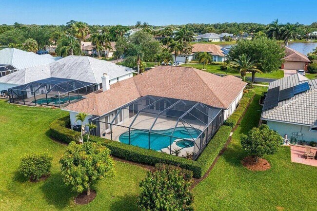 Photo - 212 SW Whitewood Dr
