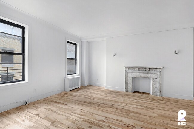 Photo - 15 W 55th St