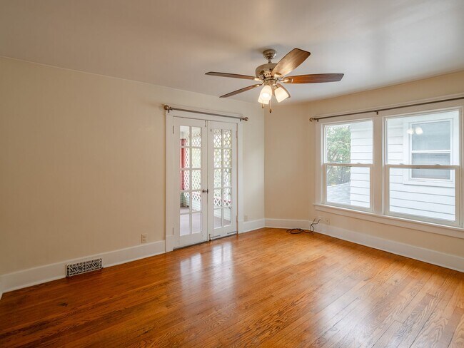 Building Photo - Howell Unit E
