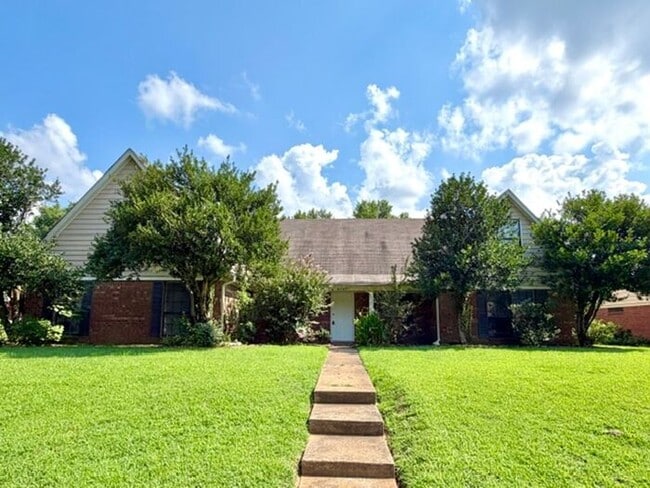 Building Photo - Spacious 4 bedroom 2 bath in Bartett