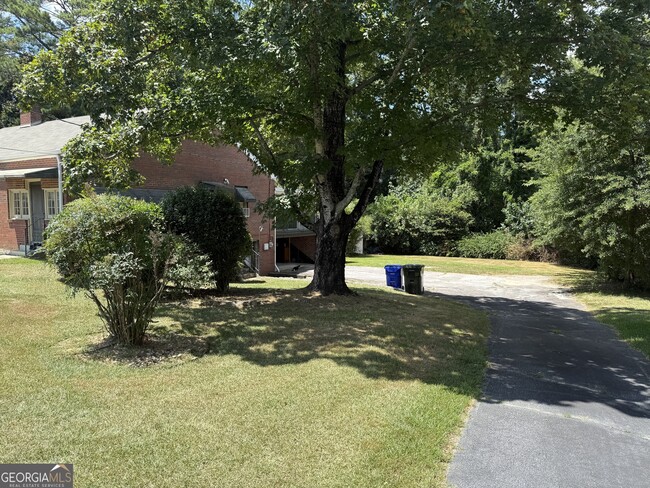 Photo - 998 Highland Cir SE