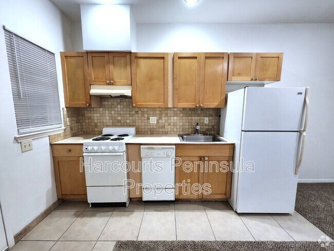 Building Photo - 1015 9th St Unit F Rental