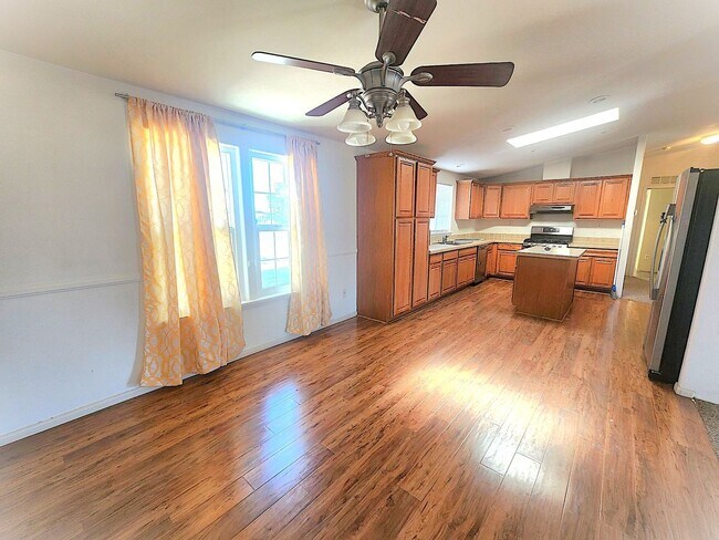 Photo - Sunmore Estates Large 3 Bedroom 2 bath Home
