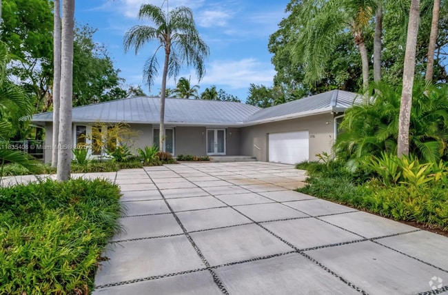 Building Photo - 5765 SW 84th St Rental