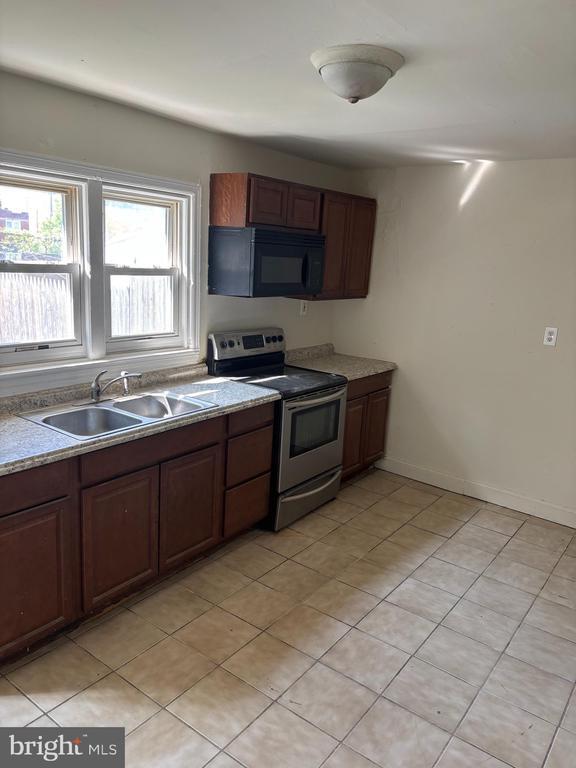 Photo - 616 E Moore St