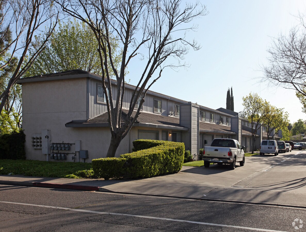 Elm Wood Townhouses - ELM WOOD Townhouses