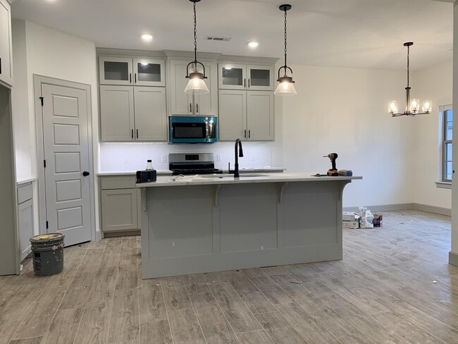 Photo - 1100 Tracey Ln