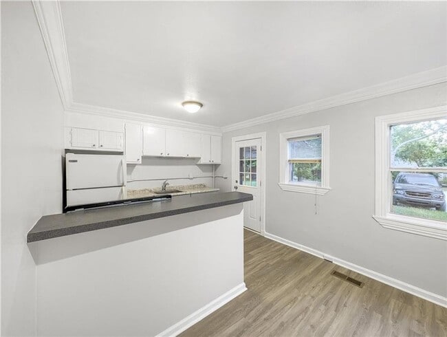 Photo - 208 E Graham St