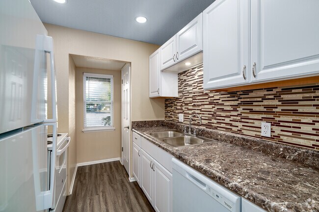 2BR, 1BA - 914SF - Kitchen - Sorrento