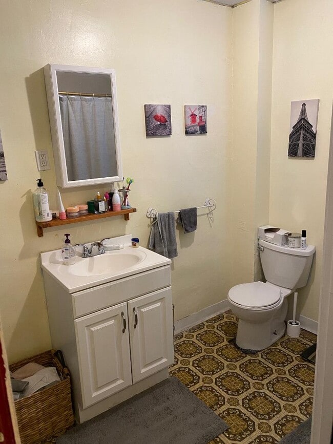 bathroom - 732 S 4th St Unit 3RD