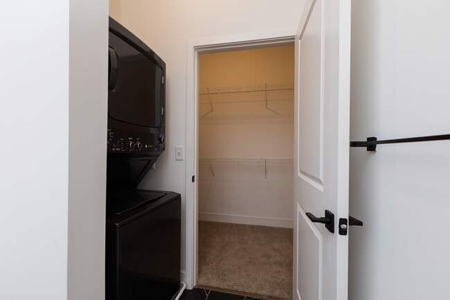 MCKENZIE 1 BR | 1 BA - Bathroom